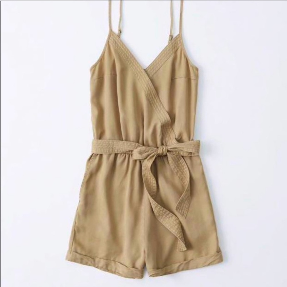 CORAL Abercrombie tie waist v neck romper